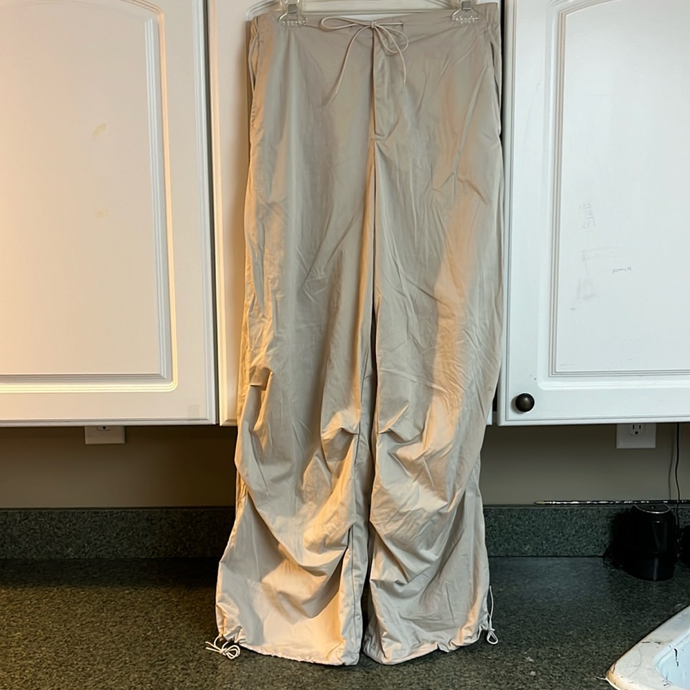 COPY - Zara parachute pants
Size: M
Color: taupe/brown